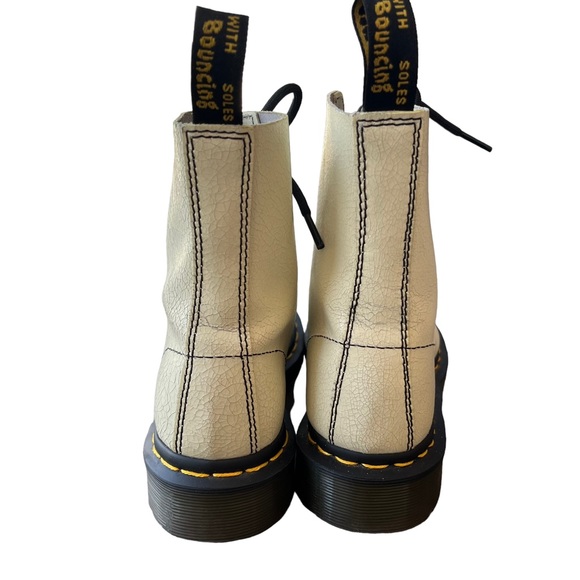 DR. MARTENS Pascal 8 Eyelet Cream Crackle Leather Combat Boots Docs Size US W 5 - Picture 7 of 13
